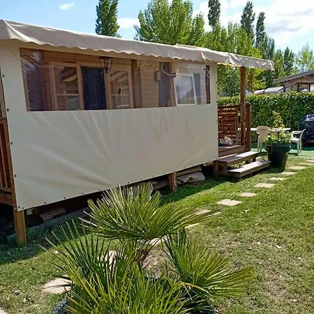 Confortable A Avec Piscine Partagee Vakantiehuis