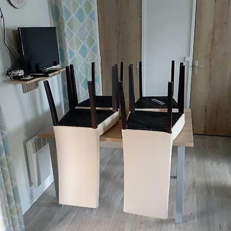 Vakantiehuis Confortable A Avec Piscine Partagee